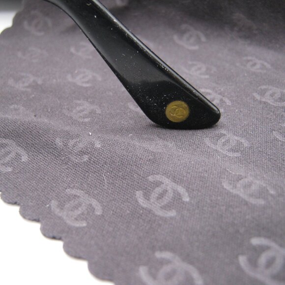 Rare Authentic Chanel 5009 Black Sunglasses w/quilted arms - Picture 4 of 9